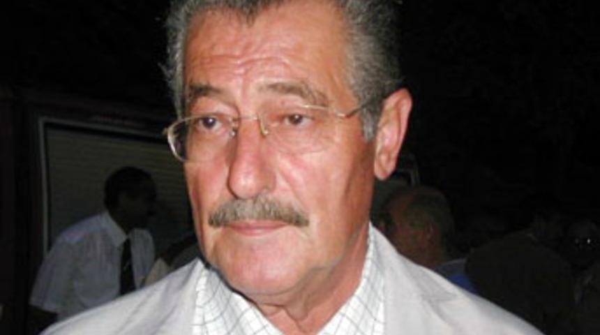 Eski Belediye Başkanı, evinin &ouml;n&uuml;nde &ouml;l&uuml; bulundu