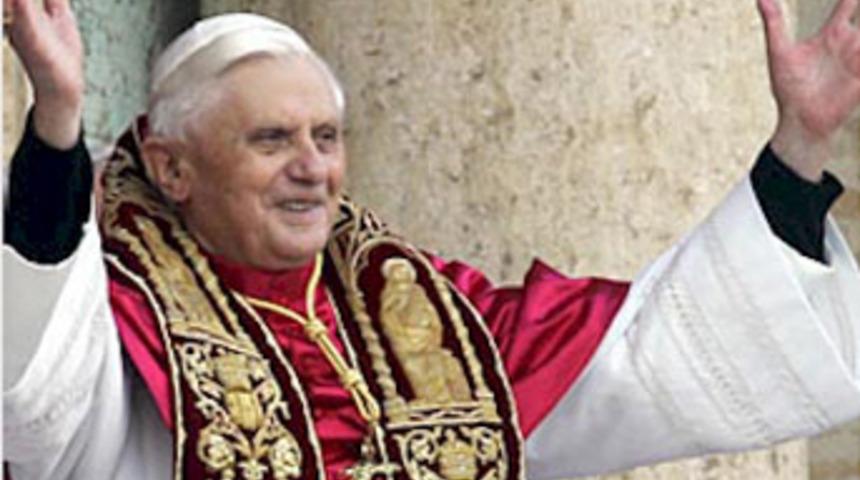 Papa'nın ziyeretinde 2 kat g&uuml;venlik