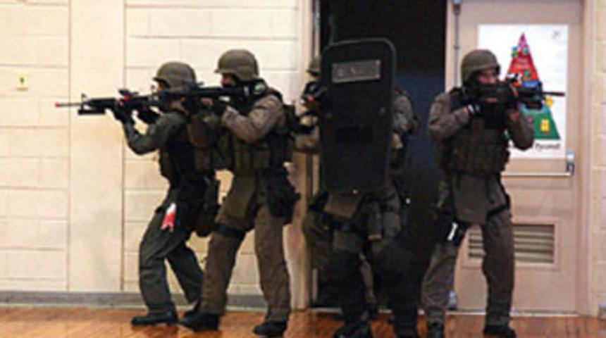 Almanya'da okulda rehine krizi