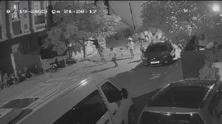 Çocukların kavgasına büyükler karıştı: Ortalık savaş alanına döndü!