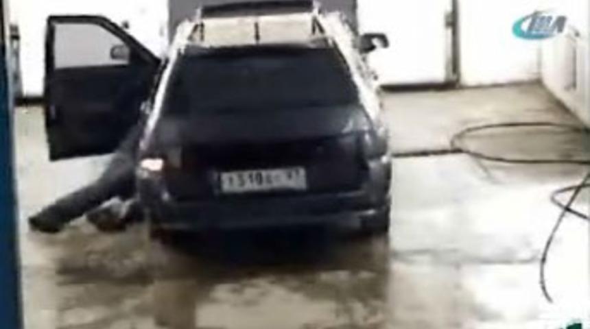 Oto tamirhanesinde ilgin&ccedil; kaza