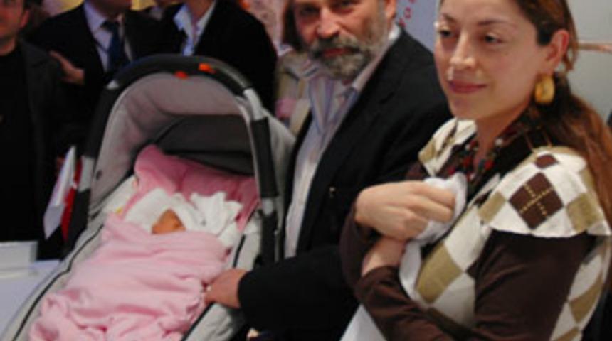 Yengi'den bebeğiyle ilgili iddialara yanıt