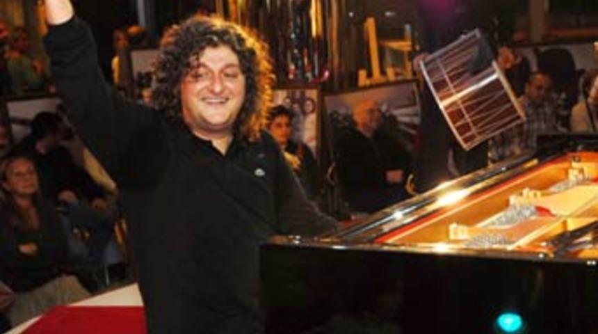 Tuluyhan Uğurlu Kapalı&ccedil;arşı'da konser verecek