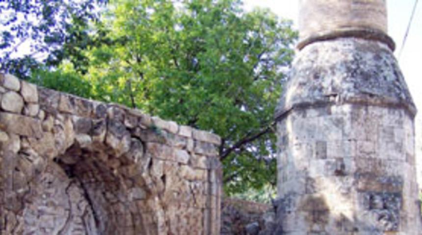 Tarihi camiden makyaj malzemeleri &ccedil;ıktı