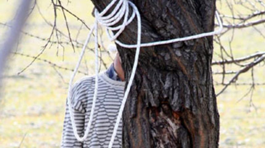 Emekli &ouml;ğretmen intihar etti