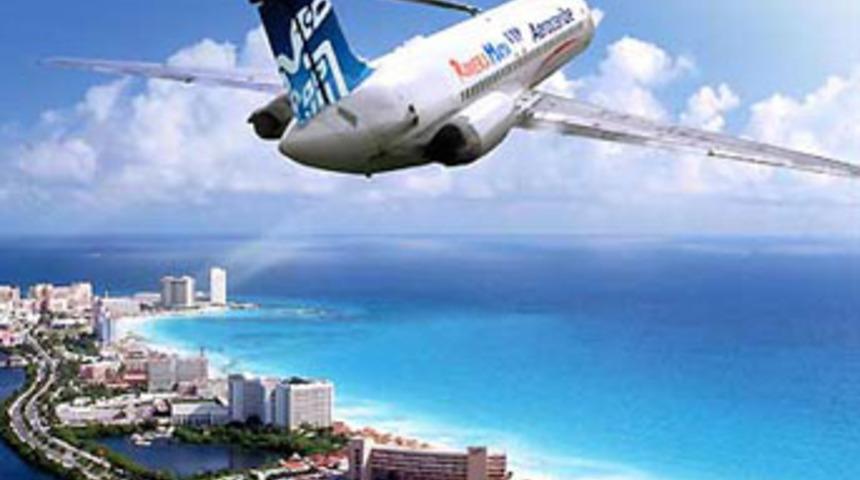 Hamile kadın u&ccedil;akta doğurdu