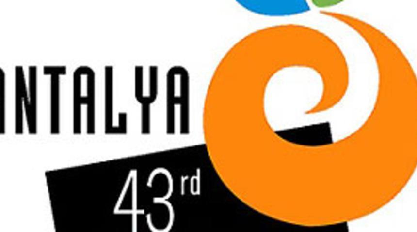 Antalya'da &ouml;d&uuml;l t&ouml;reni cam piramitte