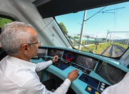 İlk yerli ve milli hızlı trende sona gelindi! Bakan Uraloğlu açıkladı: Yüzde 90 bitti, 2025 yılında...