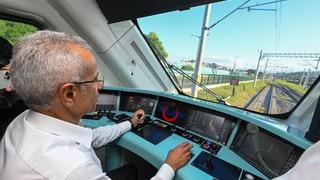 İlk yerli ve milli hızlı trende sona gelindi! Bakan Uraloğlu açıkladı: Yüzde 90 bitti, 2025 yılında...