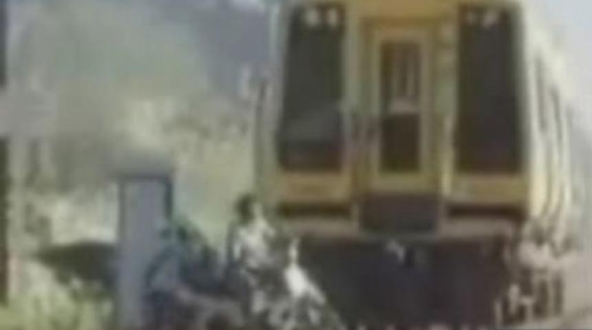 Tren altından sağ &ccedil;ıktı