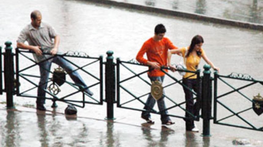 İstanbul yağmura hazırlıksız yakalandı