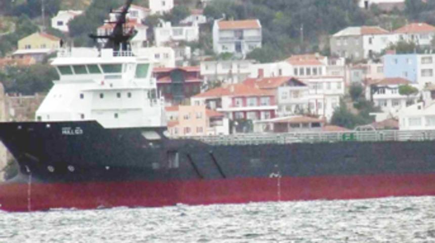 73 metrelik gemi boğazdan ge&ccedil;ti