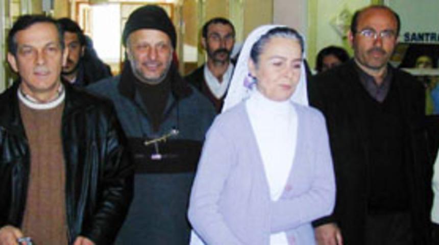 Fatma Girik belini incitti