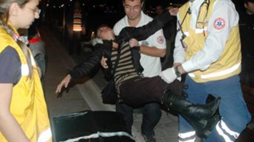 Alkoll&uuml; gen&ccedil; kız havuza girdi