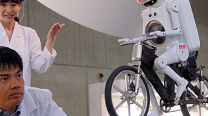 Robot Dexter y&uuml;r&uuml;meyi &ouml;ğreniyor