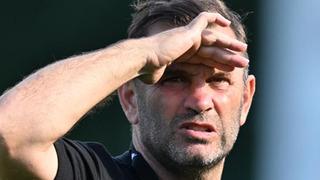 Galatasaray'da kadro dışı kararı! Okan Buruk iki futbolcunun biletini kesti