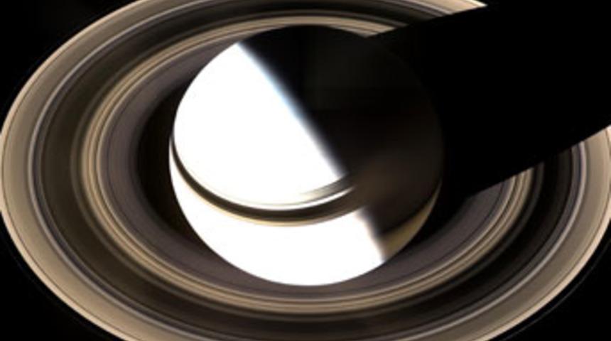 Sat&uuml;rn'de gizemli altıgen