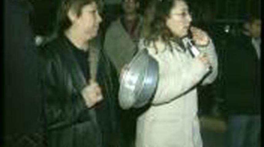 Elektrik kesintisine tencere tavalı eylem