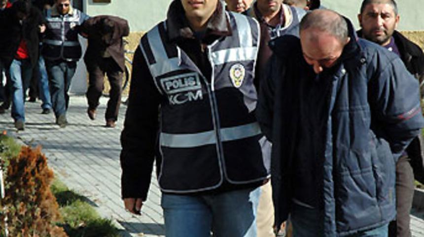 28 trafik polisi r&uuml;şvet su&ccedil;lamasıyla g&ouml;zaltında