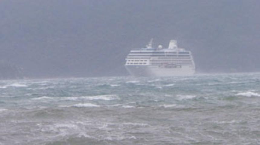 &Ccedil;anakkale Boğazı'nda şiddetli lodos