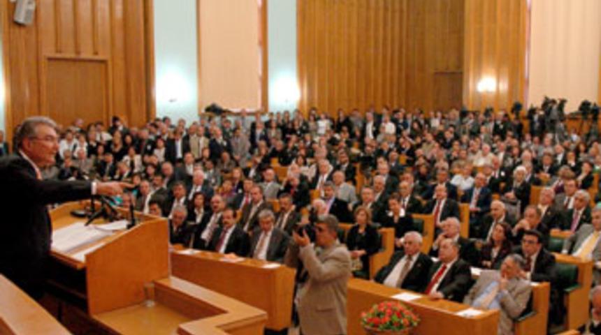 CHP'de adaylar bug&uuml;n netleşiyor