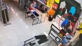 Mağazada genç kızı tekme tokat dövdü! Dehşet anları kamerada