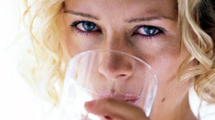 Soğuk su i&ccedil;erken dikkat