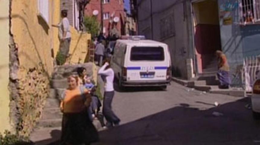 Birlikte yakaladığı eşini ve babasını &ouml;ld&uuml;rd&uuml;