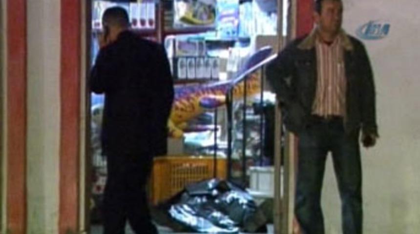 Oyuncak&ccedil;ı d&uuml;kkanına saldırı: 2 &ouml;l&uuml;