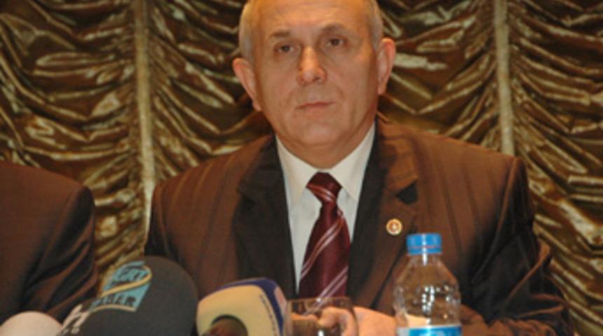 "T&uuml;rban ile baş&ouml;rt&uuml;s&uuml; arasındaki farkı g&ouml;remiyorum"