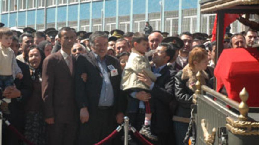 Şehit cenazesinde k&ouml;şk protestosu