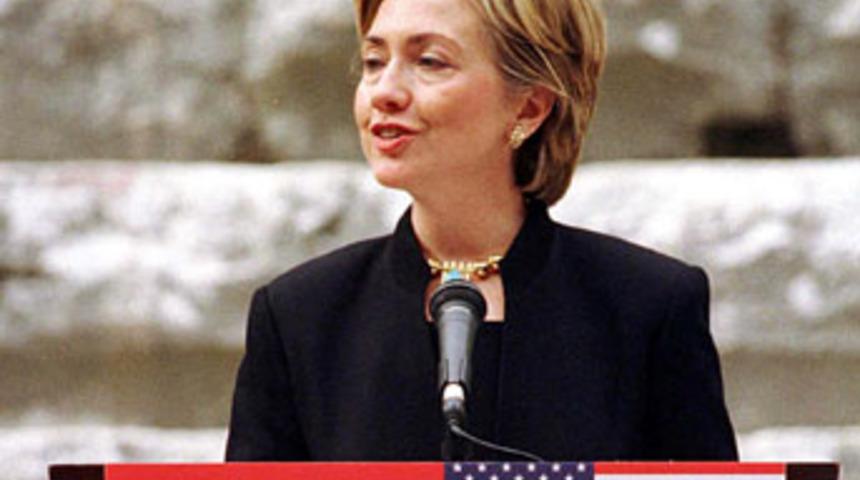 Clinton İran'a karşı daha sert diplomasi istedi