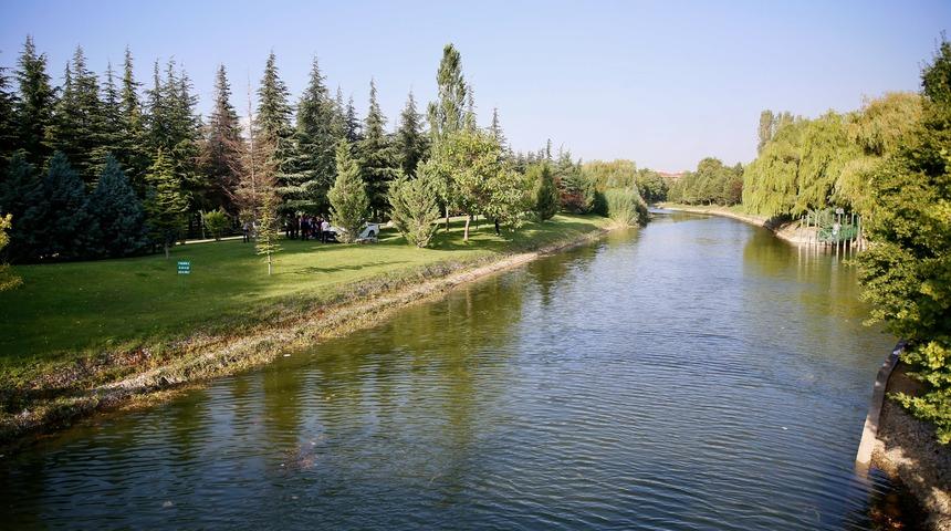 Eskişehir'de Porsuk Çayı'na düşen iki arkadaş kurtarıldı