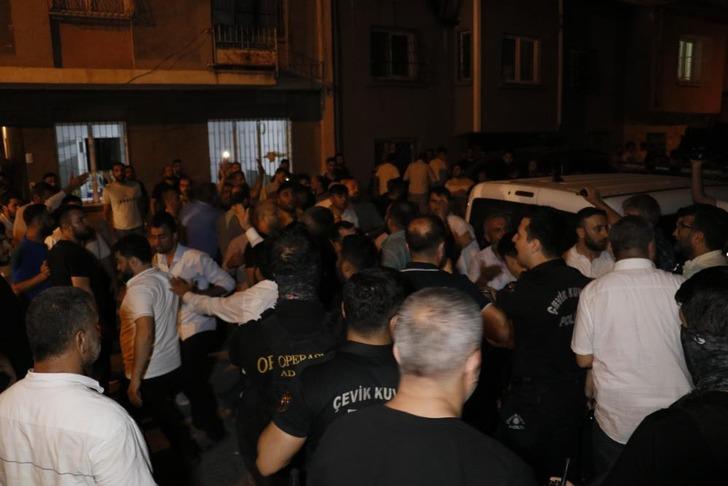 HÜDA PAR’ın il sekreterini öldüren ve il başkanını yaralayan kişinin evine saldırı! Polis biber gazı kullandı