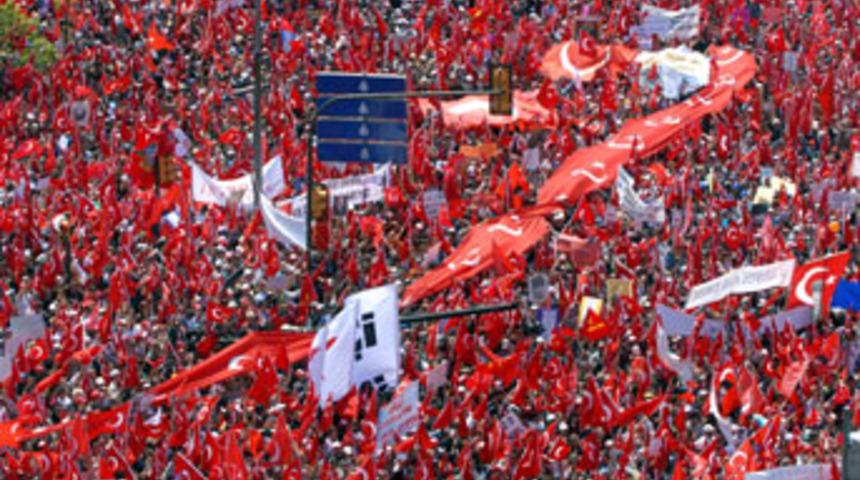 "1 milyonu aşkın kişi laiklik i&ccedil;in y&uuml;r&uuml;d&uuml;"