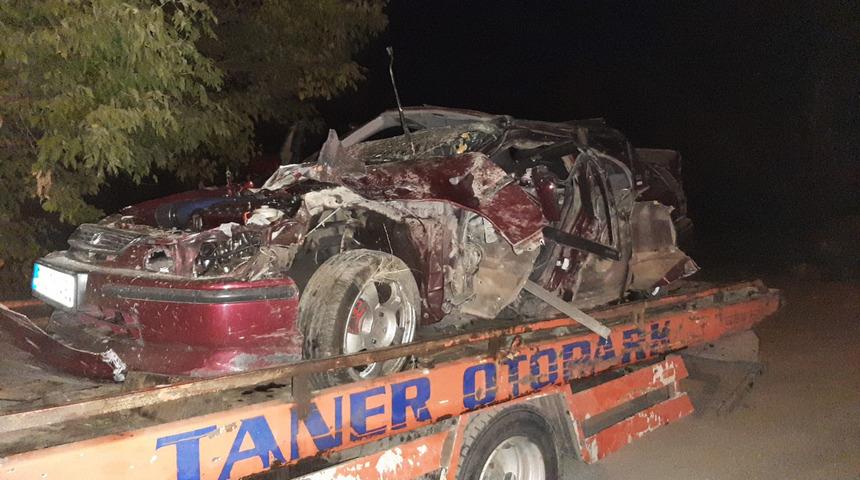 Samsun'da köprünün korkuluklarına çarpan otomobildeki 3 kişi yaralandı