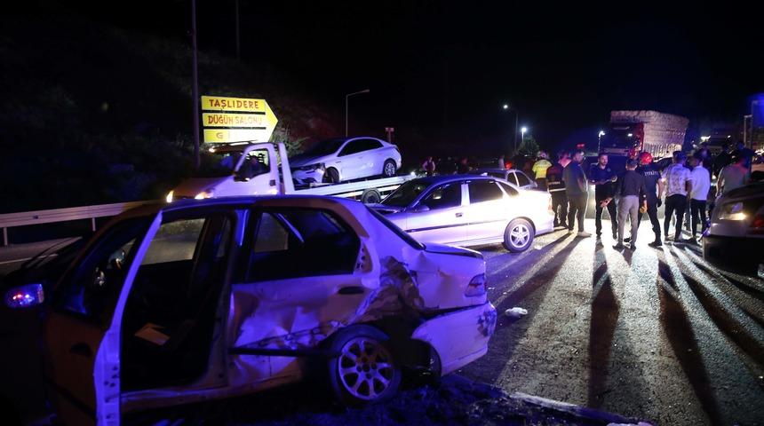 Sivas'ta iki otomobilin çarpıştığı kazada 9 kişi yaralandı