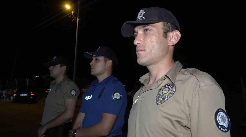 Silah sesleri susuyor: D&uuml;ğ&uuml;n magandalarına karşı n&ouml;bet tutuyorlar