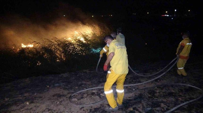 Adıyaman&rsquo;da &ccedil;ıkan anız yangını y&uuml;rekleri ağza getirdi