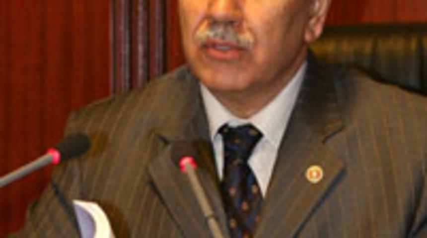 "Keşke Sezer'i ikinci kez se&ccedil;ebilseydik"