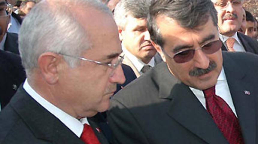 3 bakan g&ouml;revleri bırakacak