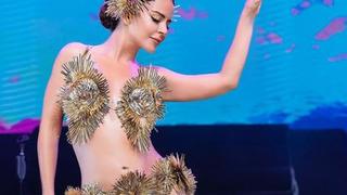 Aşkın Olayım ile çok popülerdi! Simge kendisine özel plakalı lüks araç aldı...