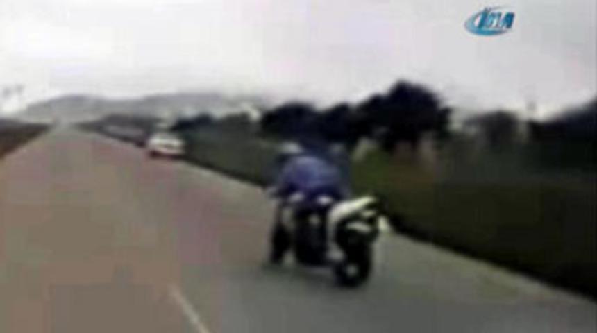 &Ouml;l&uuml;mle dans eden motosiklet cambazı