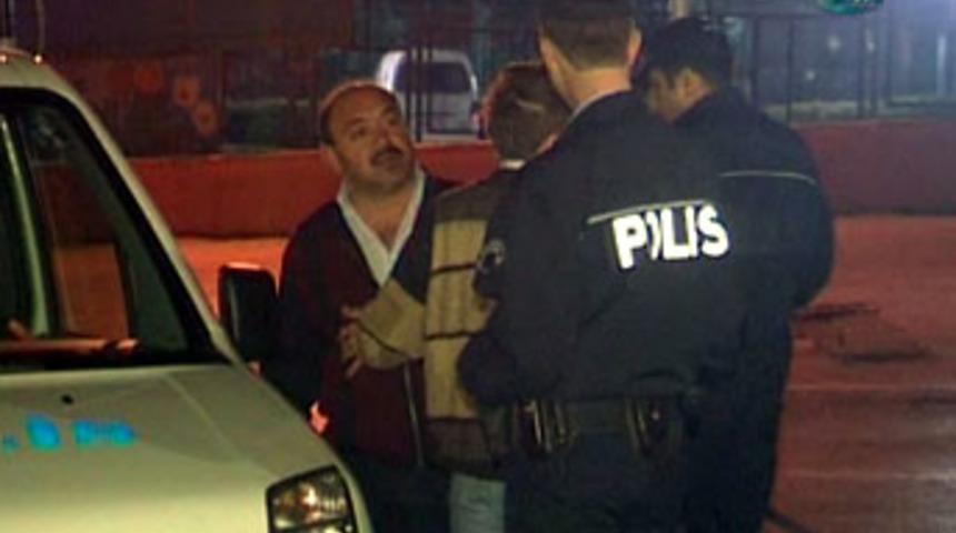 Sinirli baba okul bastı