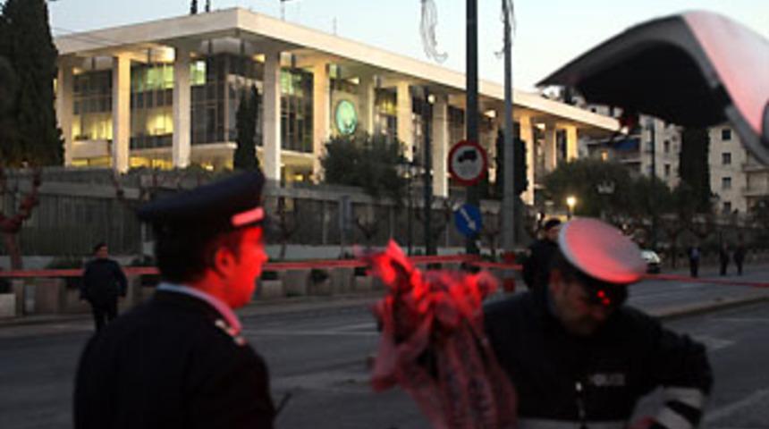 Atina'daki ABD b&uuml;y&uuml;kel&ccedil;iliğinde patlama