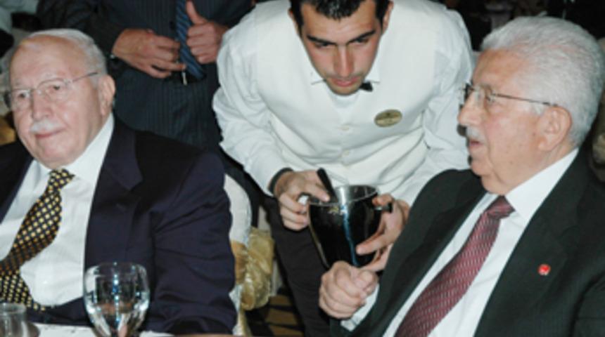 SP'den Erbakan ve Kutan'ın &ouml;n&uuml;n&uuml; kesecek teklif