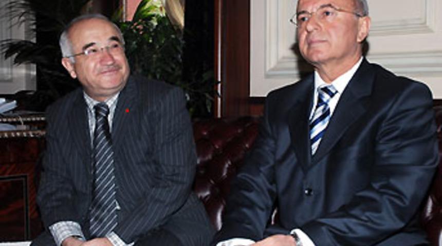 "Cumhurbaşkanı se&ccedil;imi fiilen &ccedil;ok zor"