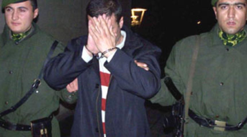 Sahte paralarını i&ccedil; &ccedil;amaşırına sakladı