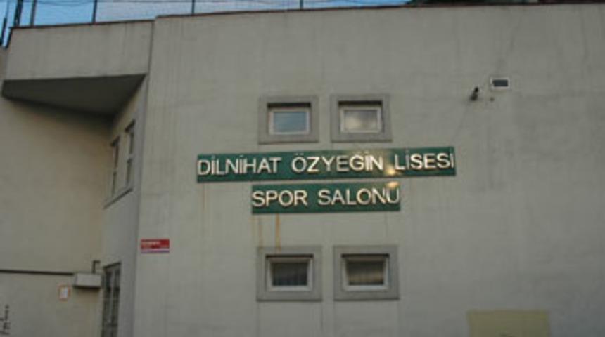 Liseli kızlar fal&ccedil;ata ile birbirlerini yaraladı