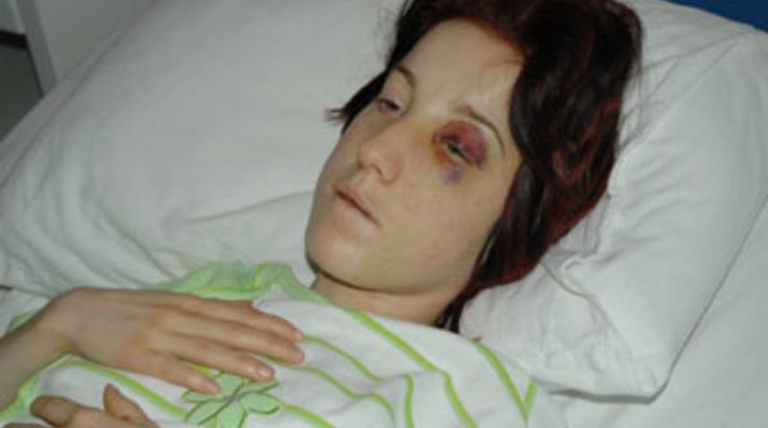 Ayrılmak isteyen eşini d&ouml;verek bı&ccedil;akladı